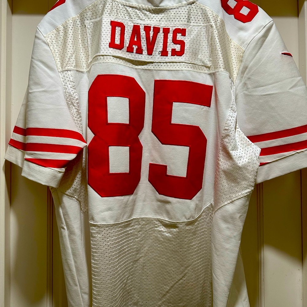 Vernon Davis jersey